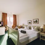 Отель Seehotel Heidehof Klein Nemerow